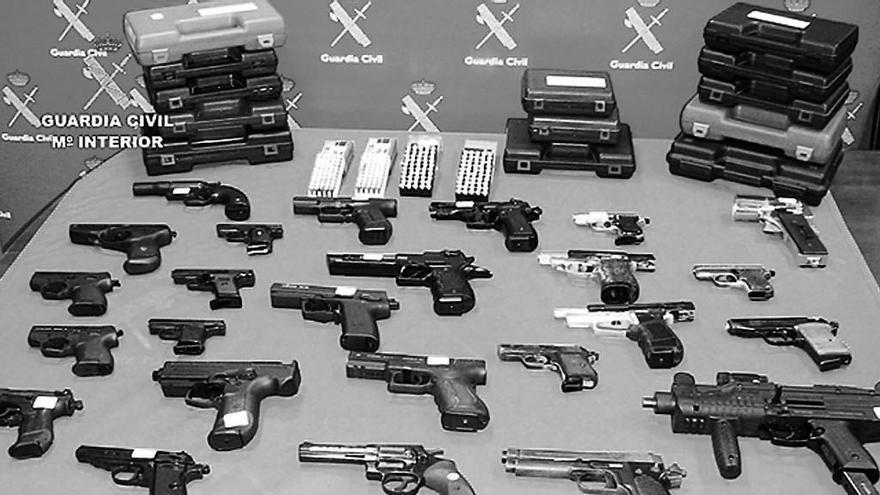 Narcos de Cádiz y Euskadi, entre los clientes de la mujer que vendía armas en Vigo