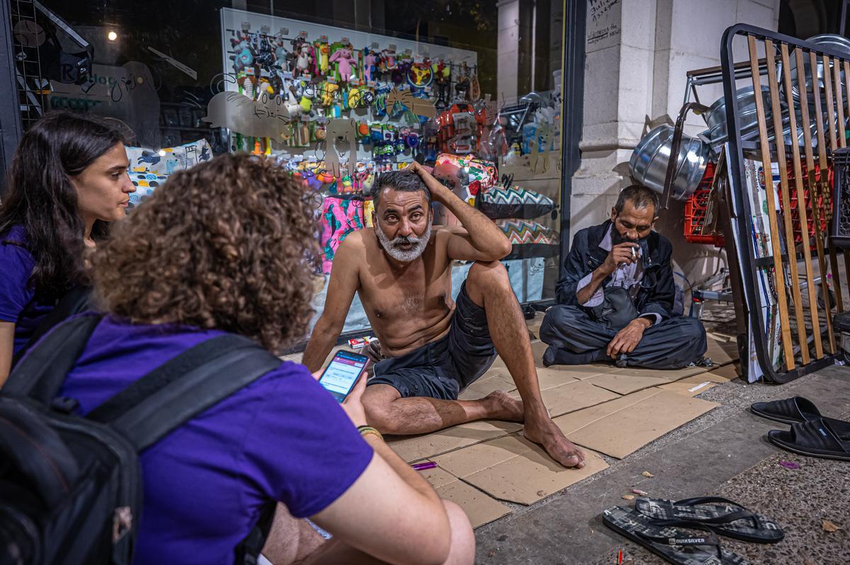 Arrels recuenta a las personas durmiendo en la calle en Barcelona