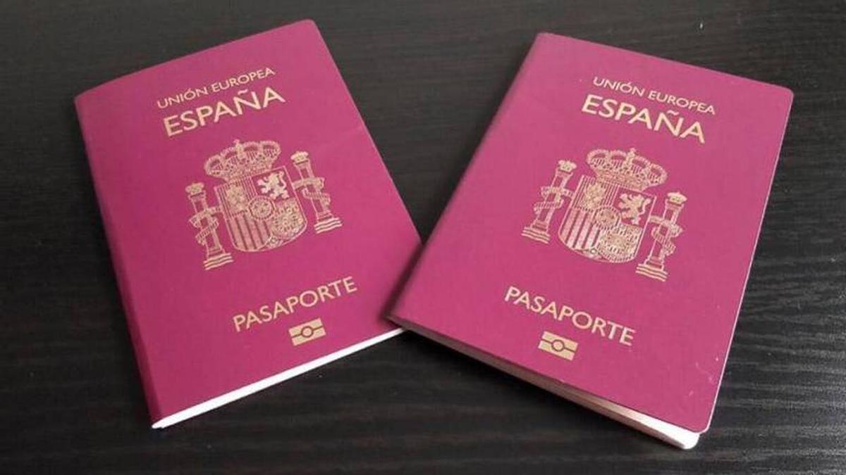 Dos pasaportes españoles.