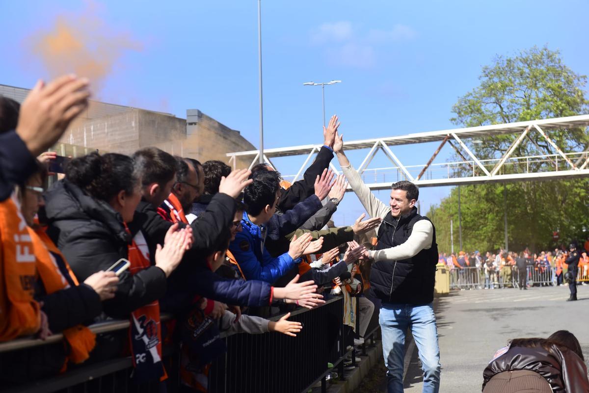 Llegada de los jugadores del Leyma al Coliseum antes del derbi frente al Obradoiro