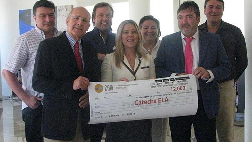 Donación Ayuda de 12.000 euros para la ELA y premio &quot;Pascual Mira&quot;