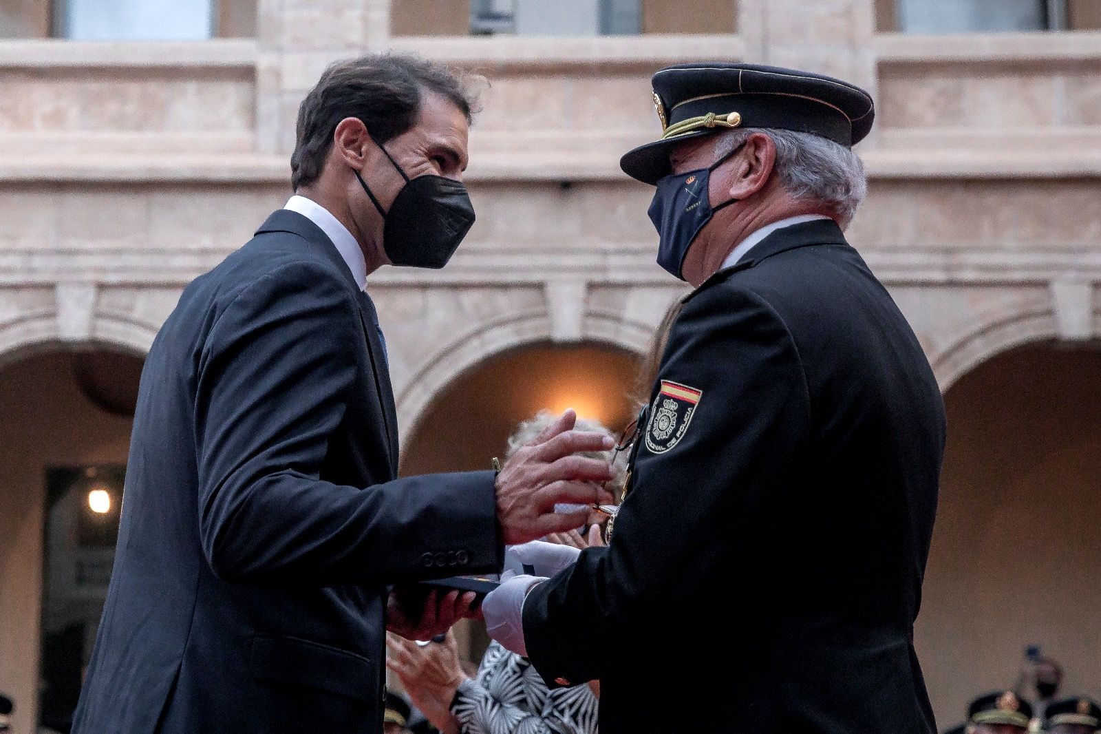 Rafa Nadal, condecorado en Palma con la medalla al Mérito Policial