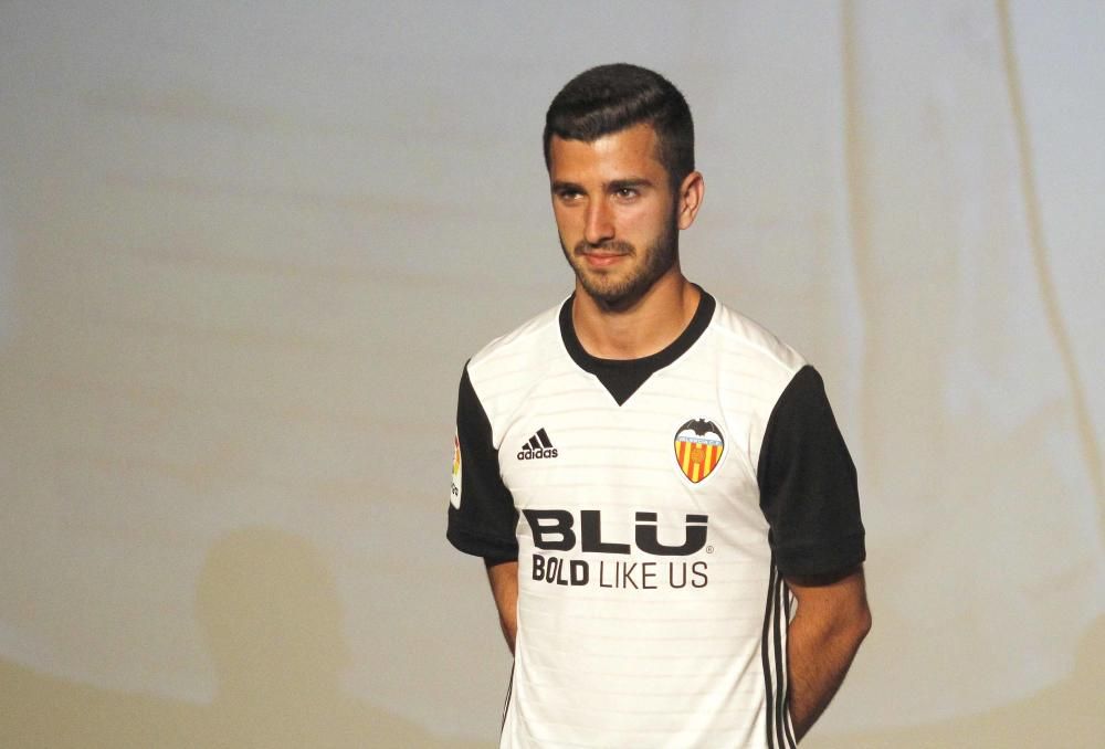 Así son las nuevas camisetas del Valencia CF