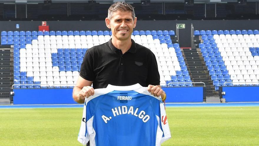 Presentación de Antonio Hidalgo como entrenador del Deportivo