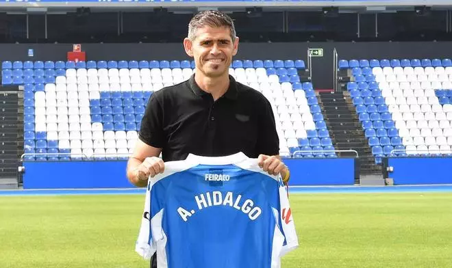 Presentación de Antonio Hidalgo como entrenador del Deportivo