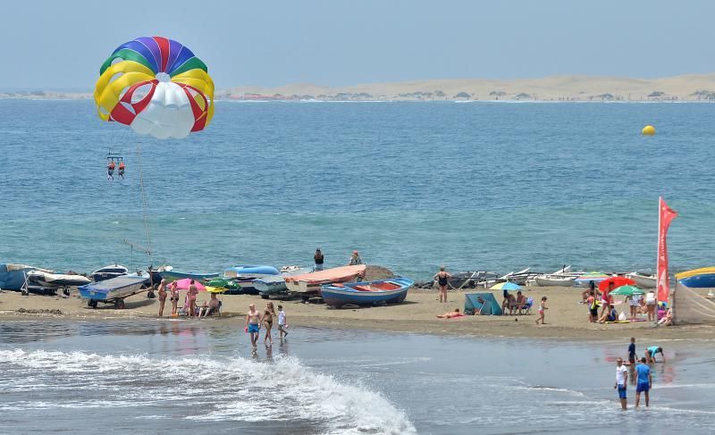 11/07/2018 SAN AGUSTÍN, SAN BARTOLOMÉ DE TIRAJANA. Calor en la playa de Las Burras. SANTI BLANCO  | 11/07/2018 | Fotógrafo: Santi Blanco