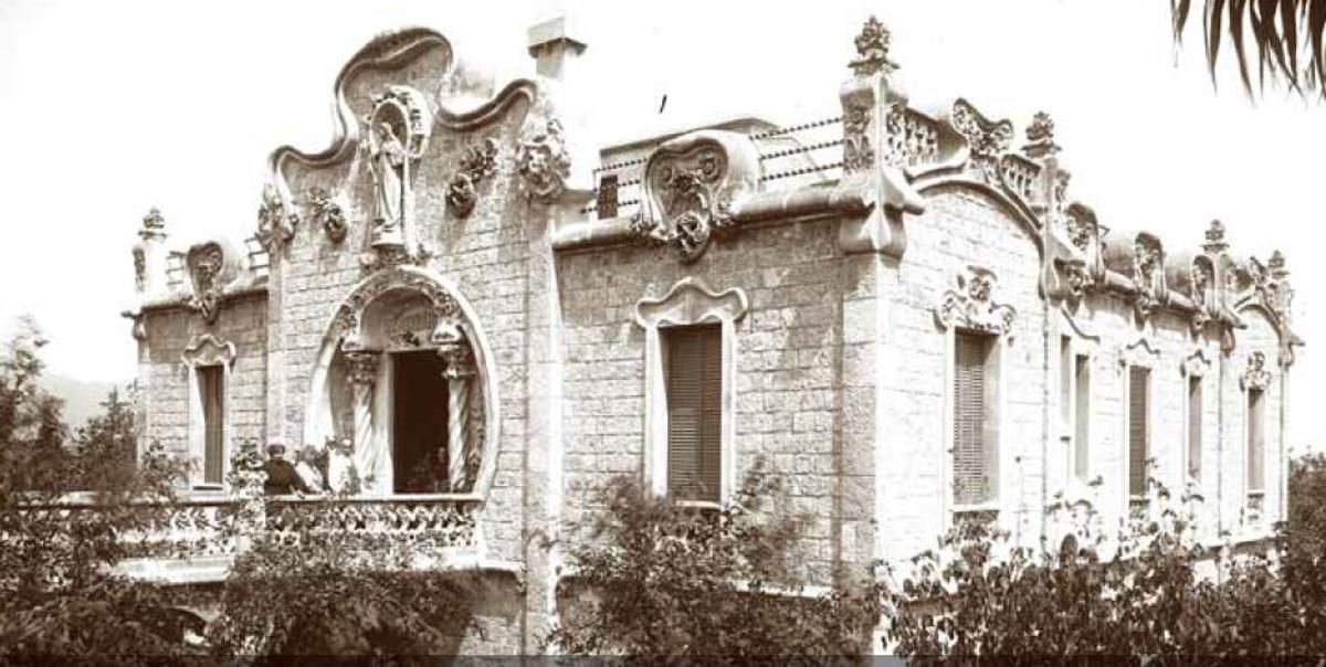 Detall de l'antix xalet Gomis, conegut com a Casa Parellada, a principi de segle