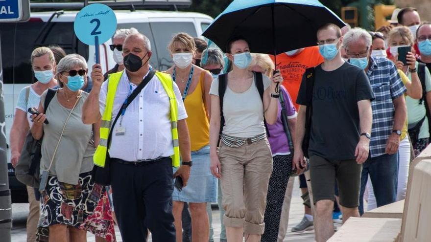 Man hatte sie fast schon vermisst: Kreuzfahrttouristen in Palma de Mallorca.