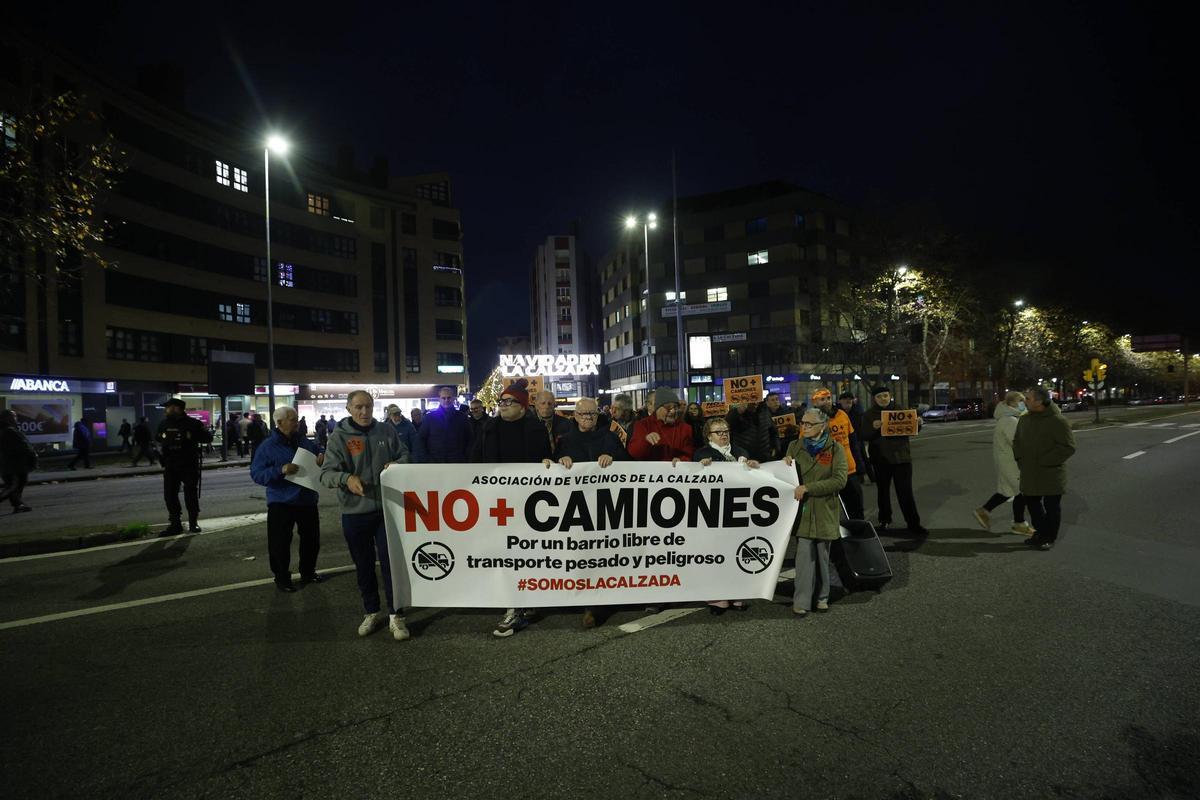 La última manifestación del 2025 contra el tráfico pesado por Príncipe de Asturias, en imágenes