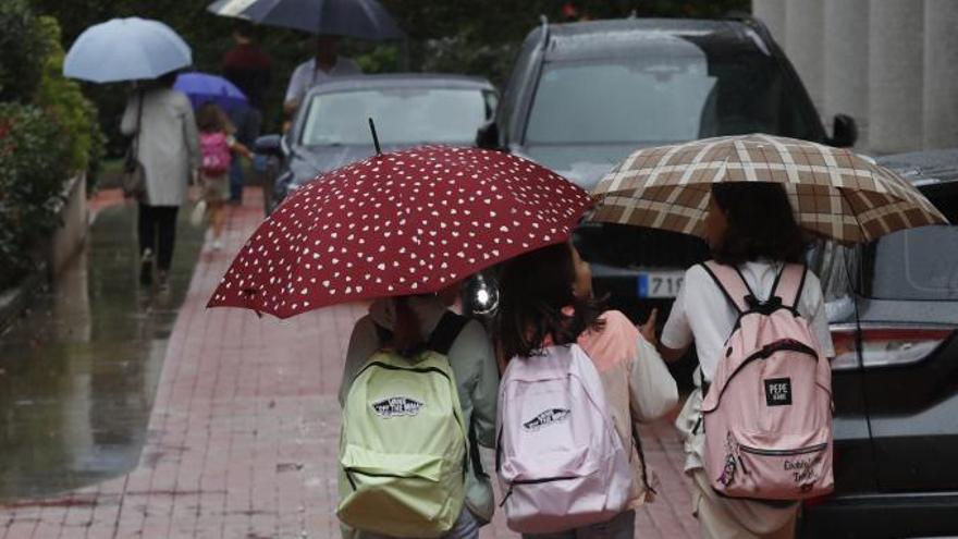 Escolares a la salida del colegio en Vigo