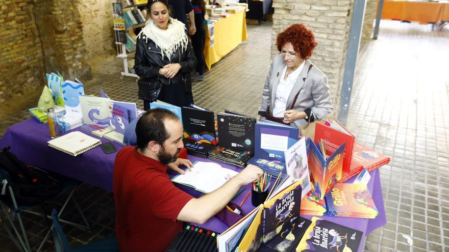 El Mercado del libro de Zaragoza vive su tercera edición en San Pablo