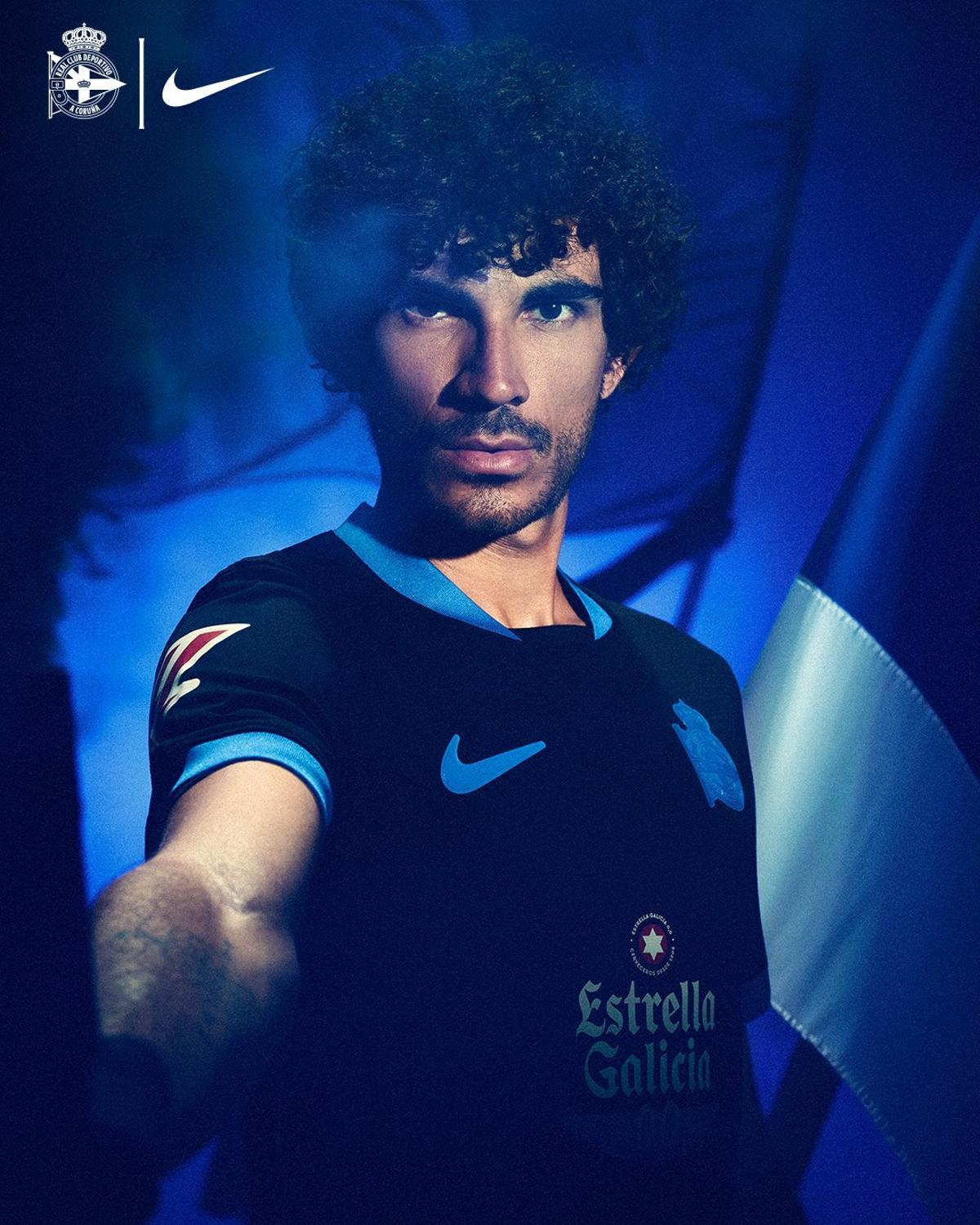 Negro y azul: así es la segunda equipación del Deportivo para la temporada 26/27