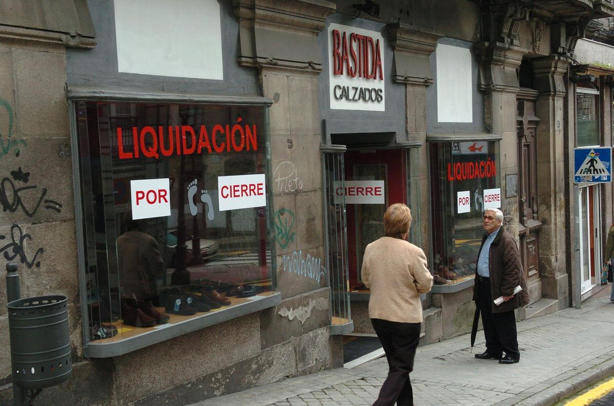 Cierre de uno de los comercios más antiguos de Vigo, en 2005.