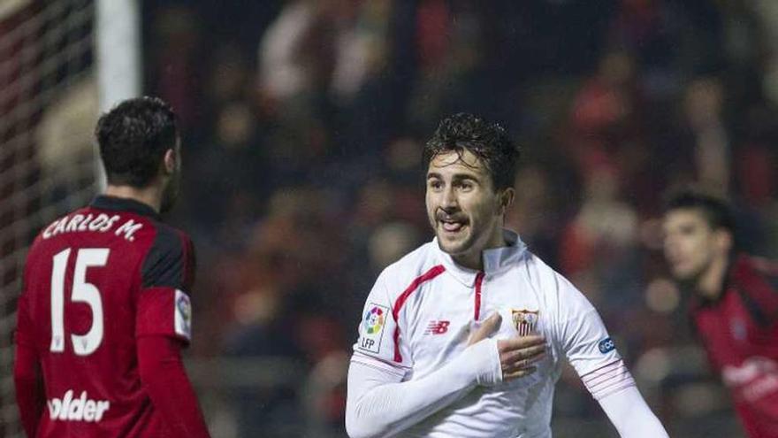 Juan Muñoz celebra el segundo gol sevillista.