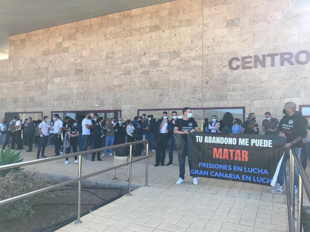 Los funcionarios de prisiones frente a la cárcel de Juan Grande, en GranCanaria, en 2021.