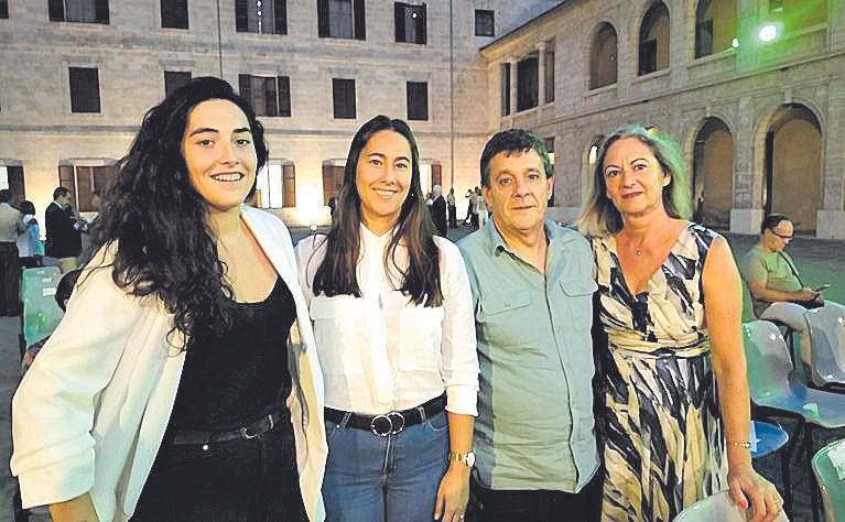 Marta López, Anabel López, Fausto López e Isabel Villodres.