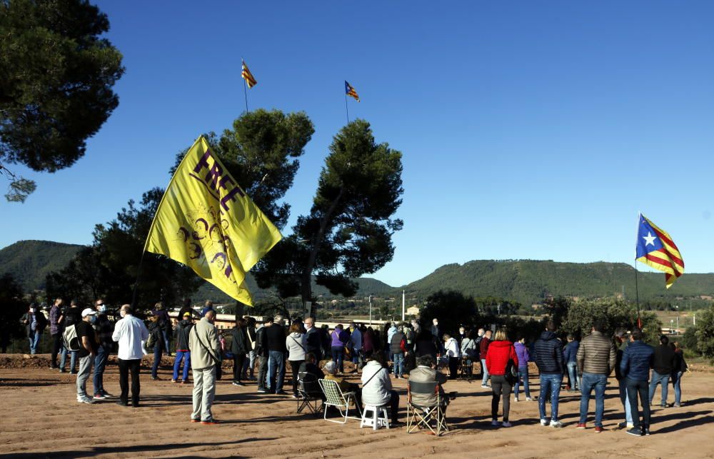 Unes 300 persones mostren el seu 'escalf' als presos de Lledoners