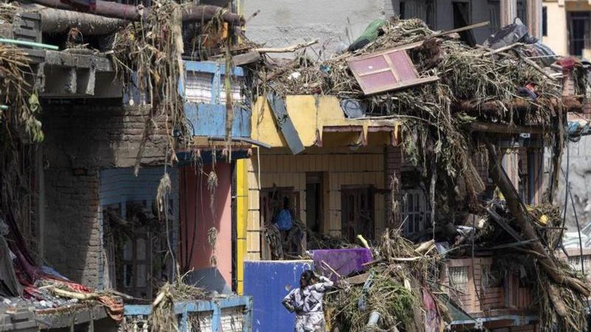 La riuada sobtada del Nepal ha deixat centenars de cases destrossades