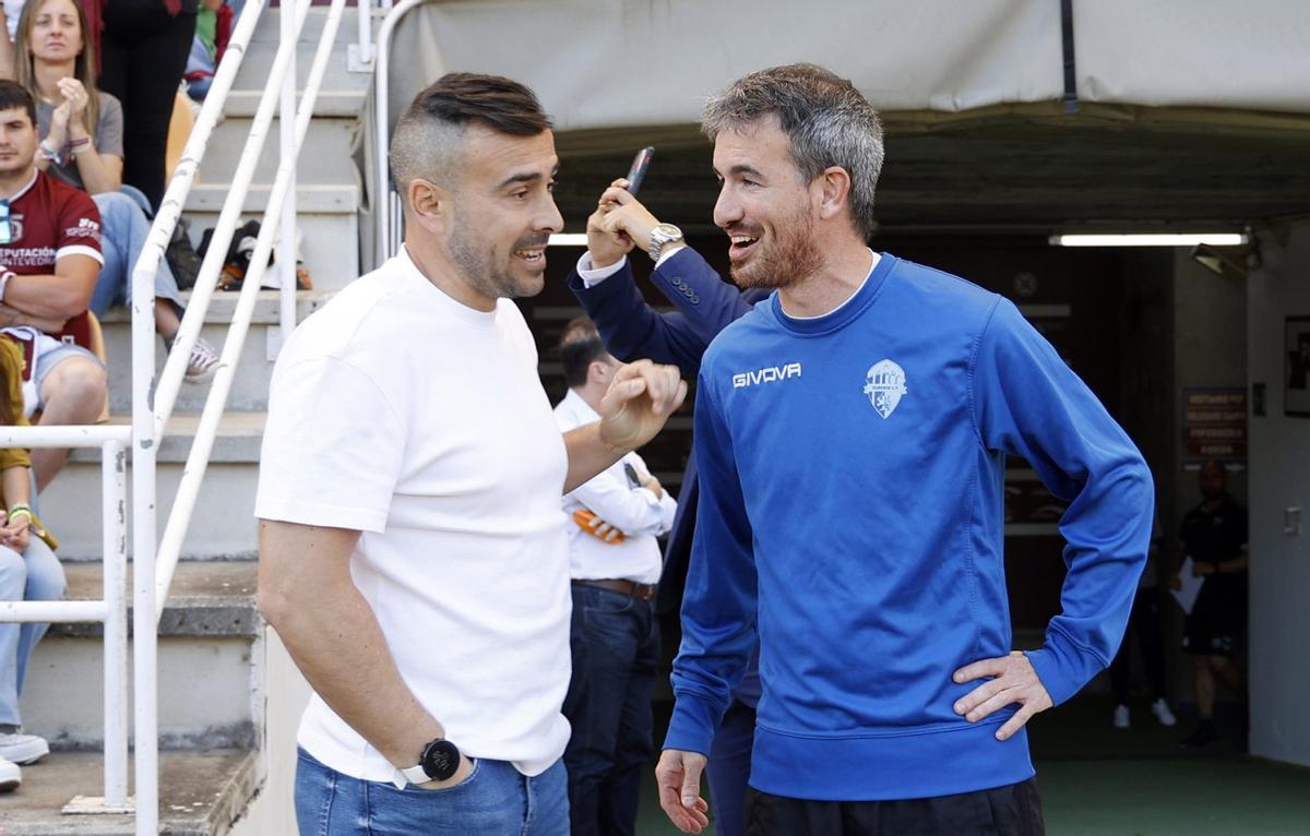 Yago Iglesias y Rubén Domínguez, en el Pontevedra-Ourense CF celebrado el 21 de abril de 2024 | GUSTAVO SANTOS