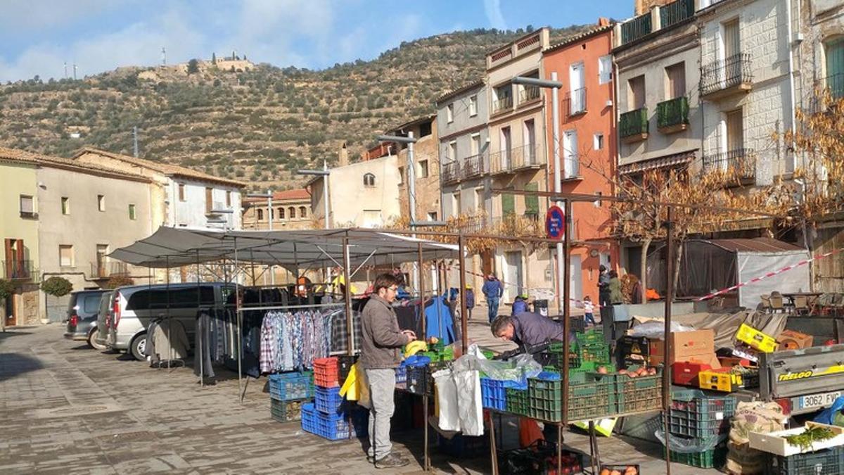 Un dia de mercat al casc antic de Torà