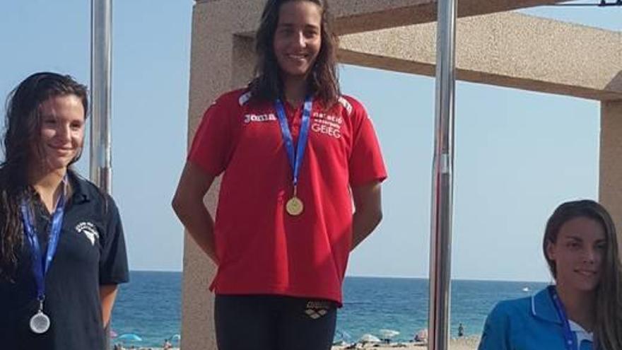 Cinc medalles   per a Txell Font (GEiEG) en el campionat català júnior de natació