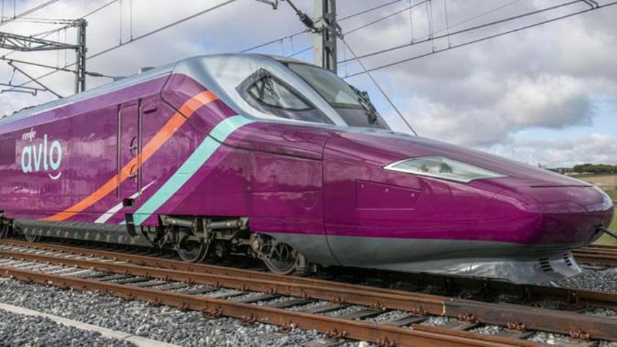 Un tren AVLO como los que Renfe pondrá en servicio en el AVE València-Madrid a partir del 21 de febrero.  | LEVANTE-EMV