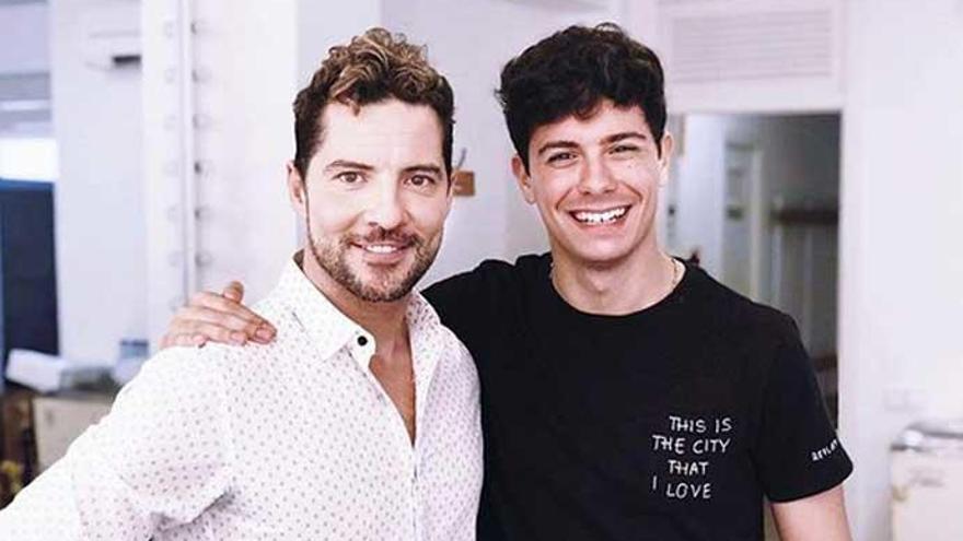 Alfred, junto a David Bisbal.