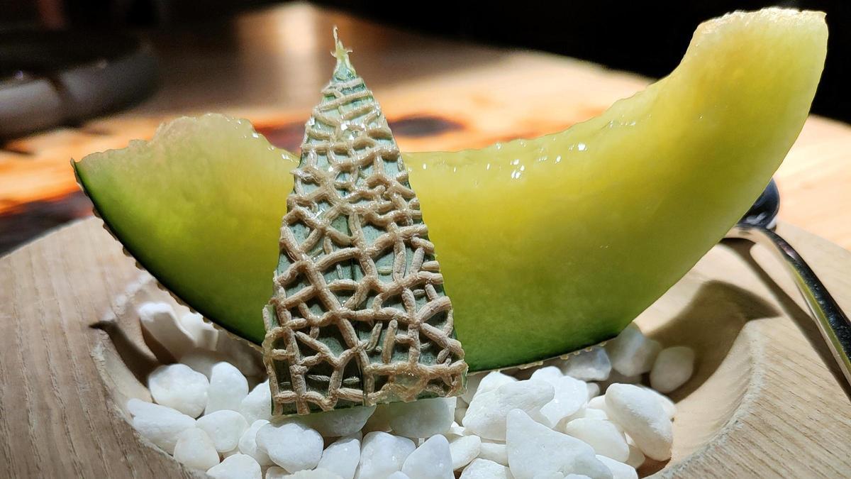 Un corte del Crown Melon, en el restaurante Carlota Akaneya.