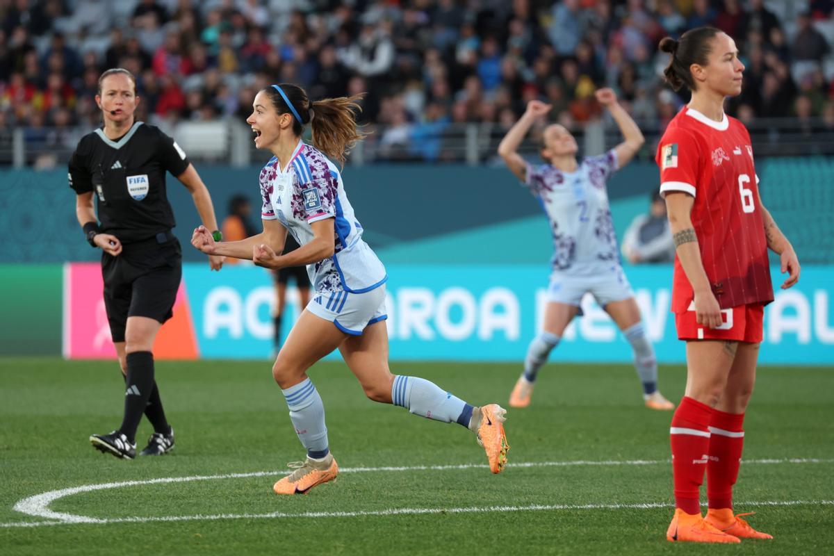 Auckland (Australia), 05/08/2023.- Aitana Bonmati of Spain celebrates after scoring the opening goal during the FIFA Women’s World Cup 2023 Round of 16 soccer match between Switzerland and Spain at Eden Park in Auckland, New Zealand, 05 August 2023. (Mundial de Fútbol, Nueva Zelanda, España, Suiza) EFE/EPA/SHANE WENZLICK AUSTRALIA AND NEW ZEALAND OUT