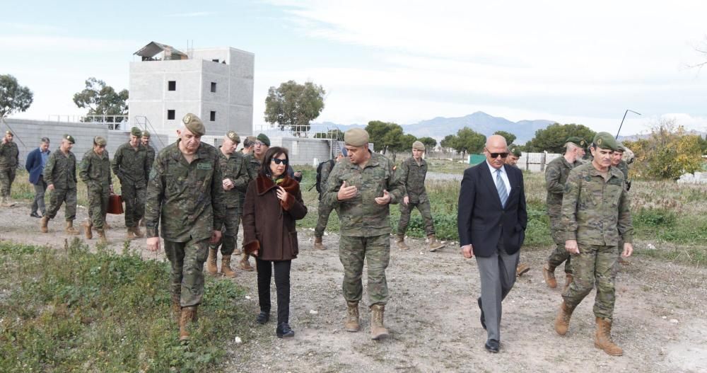 La ministra de Defensa presencia unas maniobras del MOE