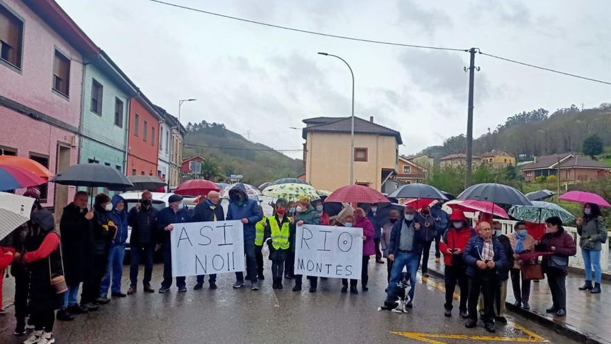 Acabar con los vertidos y malos olores al río Montés en Langreo costará ...