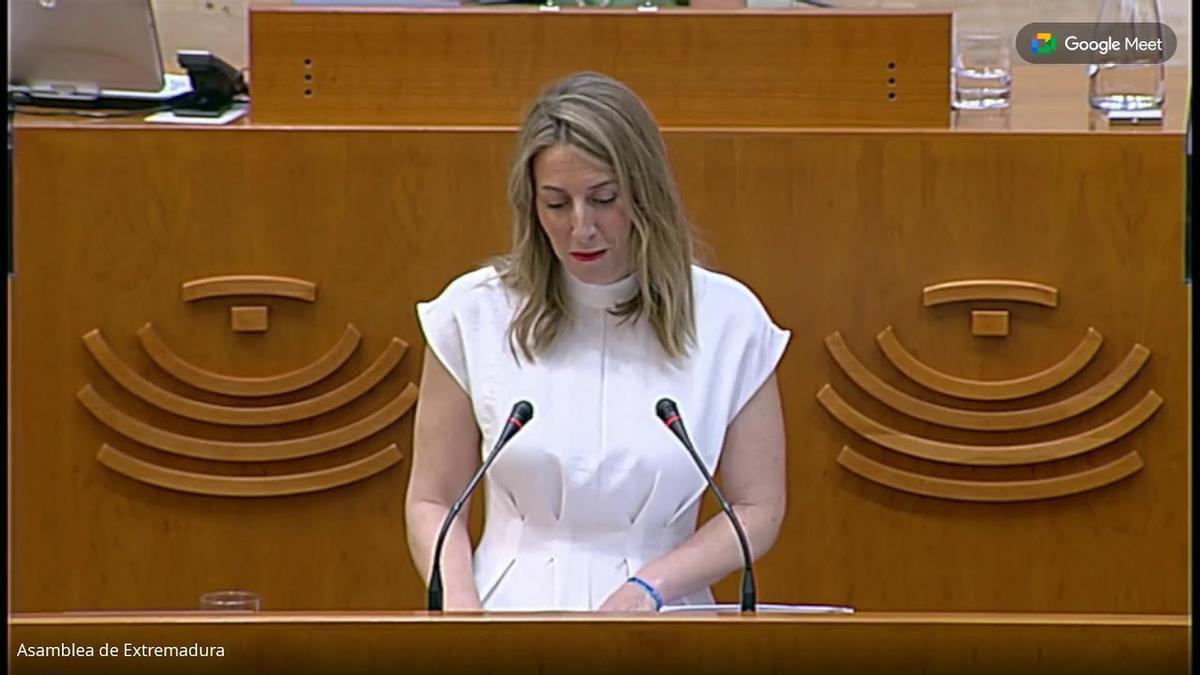 María Guardiola, presidenta de Extremadura, durante el debate sobre el estado de la región del año pasado.