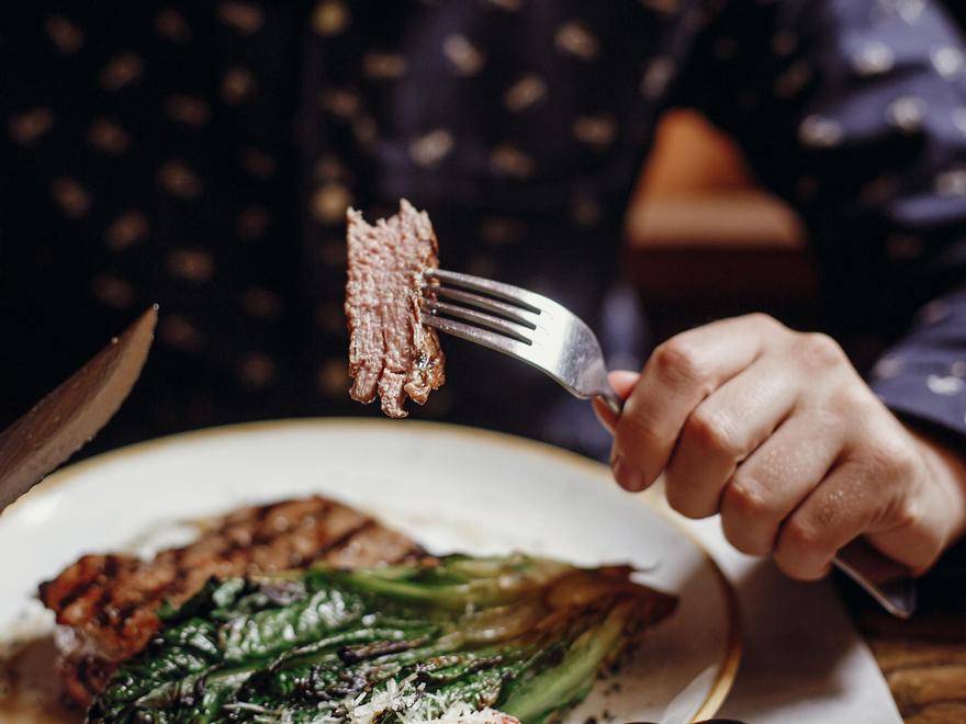 Casi la mitad de los españoles que consume carne lo hace por el placer que le aporta