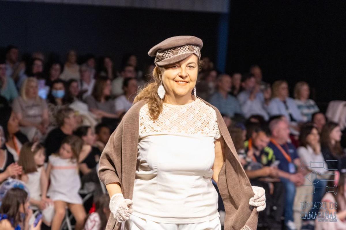 A palilleira Lucita Figueroa no desfile de Encaixeiras Sénior.