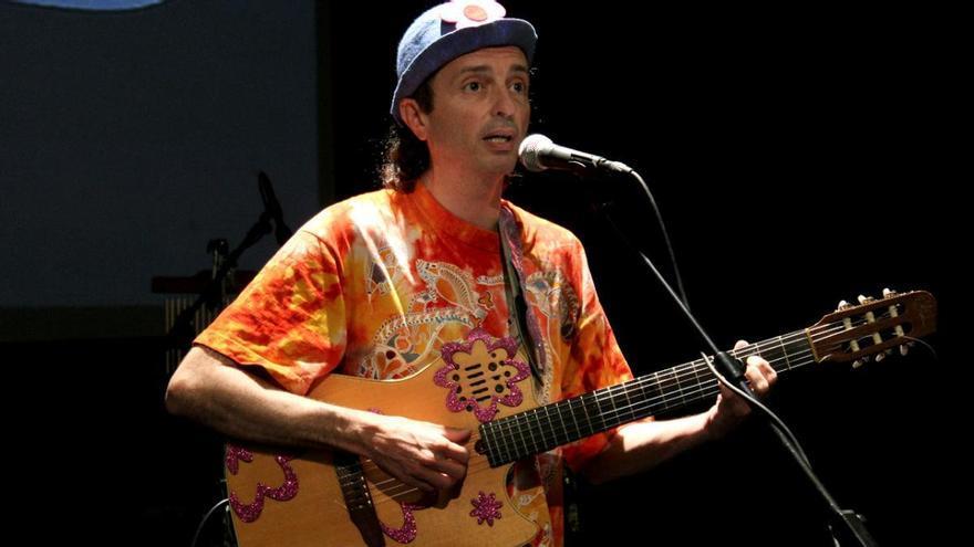 La banda Jarea y Arístides Moreno protagonizan un concierto familiar en Cueva Pintada