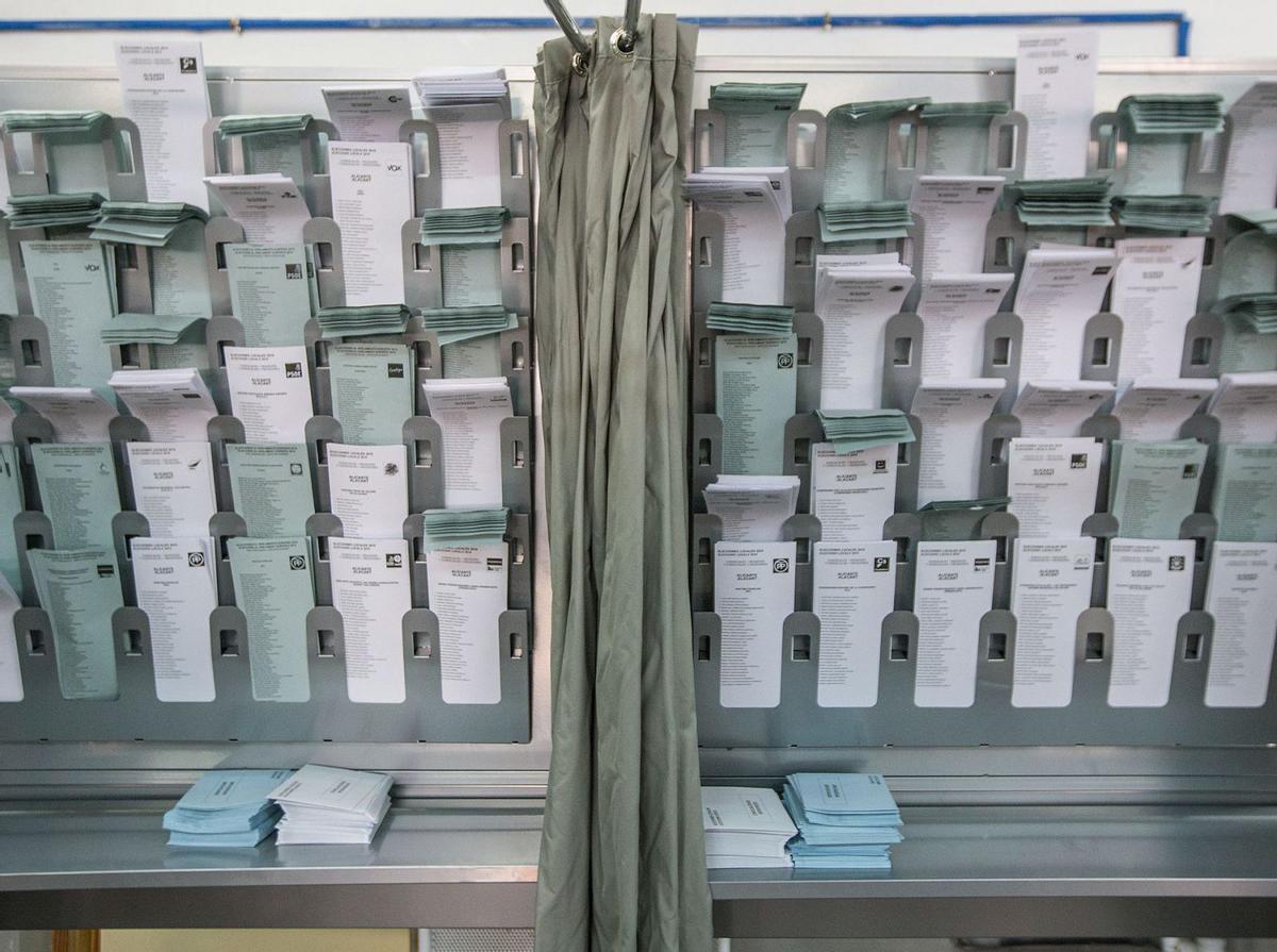 Papeletas electorales en los últimos comicios celebrados en Alicante. | ALEX DOMÍNGUEZ