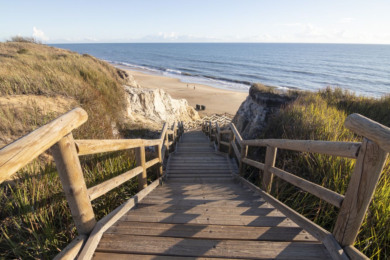 Marismas, lagunas, dunas, acantilados y playas an bonitas como esta.