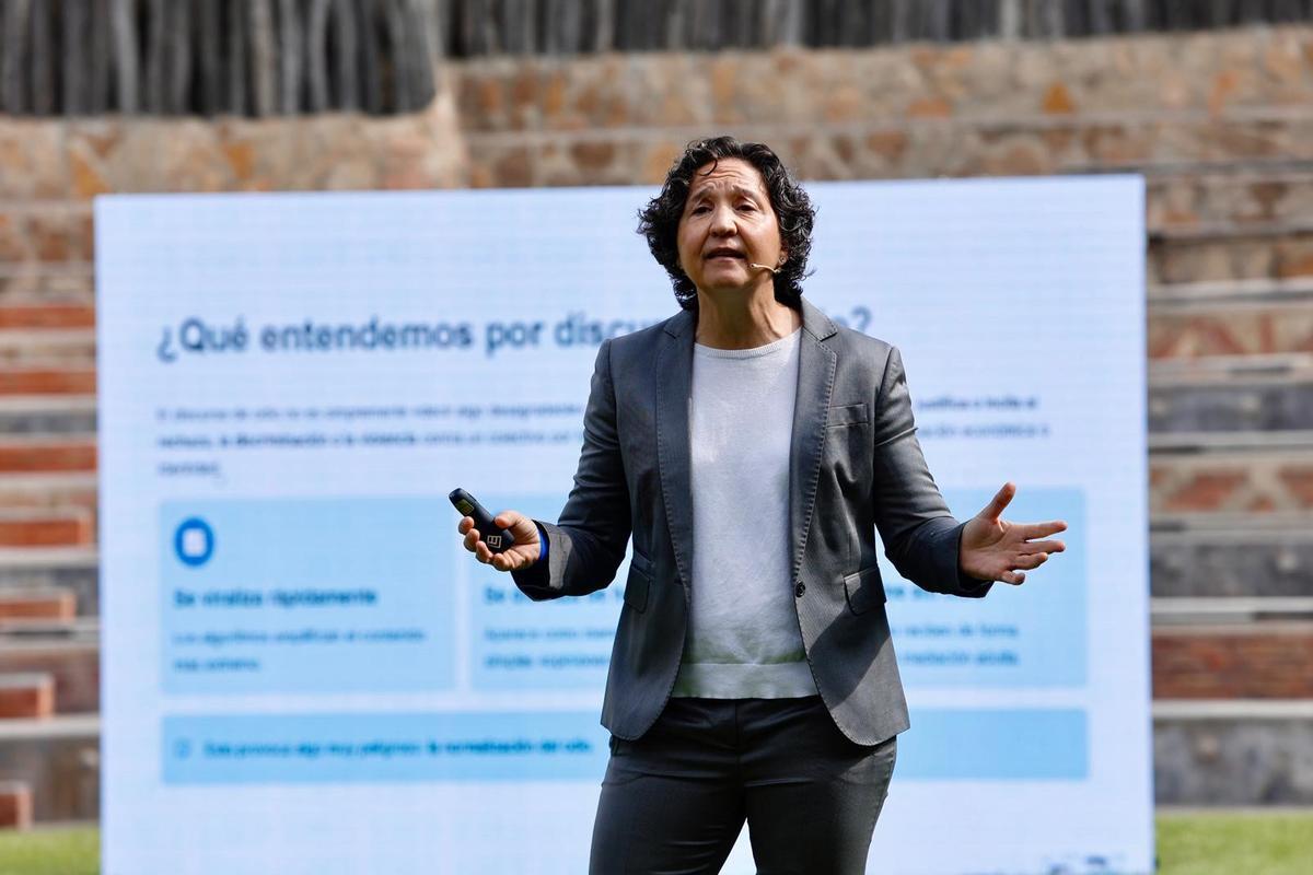 Estefanía Navarrete, responsable del grupo GAMA, durante su ponencia.