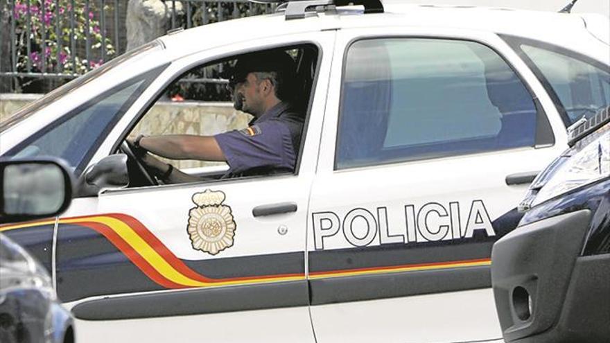 Detenida una pareja por usar a sus 3 hijos para robar ropa en Castellón