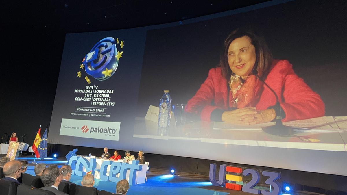 La ministra de Defensa, Margarita Robles, interviene en la inauguración de las jornadas de Ciberseguridad y Defensa en Madrid, el 28 de noviembre.