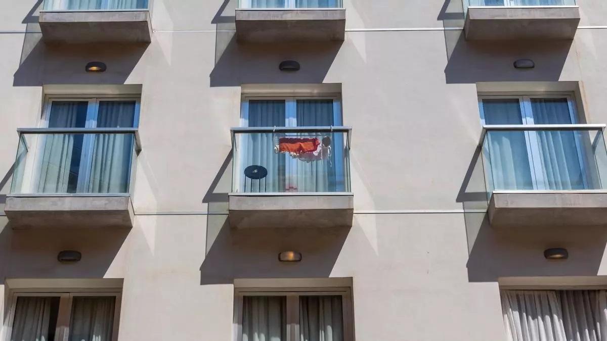 Balcones de apartamentos turísticos en Alicante.