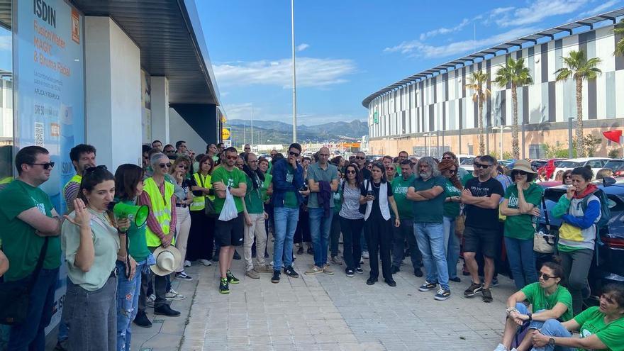 La asamblea de los docentes de la Marina Alta en el centro comercial, en imágenes