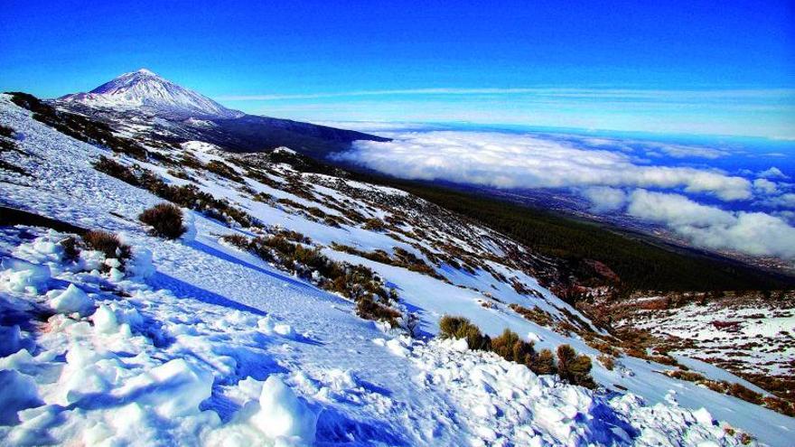 El Parque Nacional del Teide tras la nevada que dejó la tormenta Filomena en enero de 2021. | | MARÍA PISACA