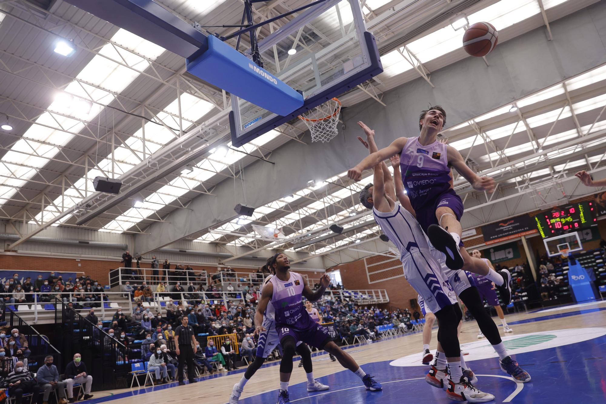 Victoria del Unicaja Banco Oviedo en Pumarín ante el Almansa (85-63)