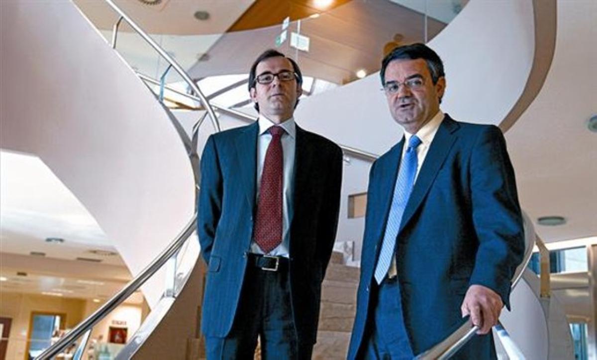 Maella, esquerra, i Ariño, a la seu del IESE a Barcelona. Maella, esquerra, i Ariño, a la seu del IESE a Barcelona.