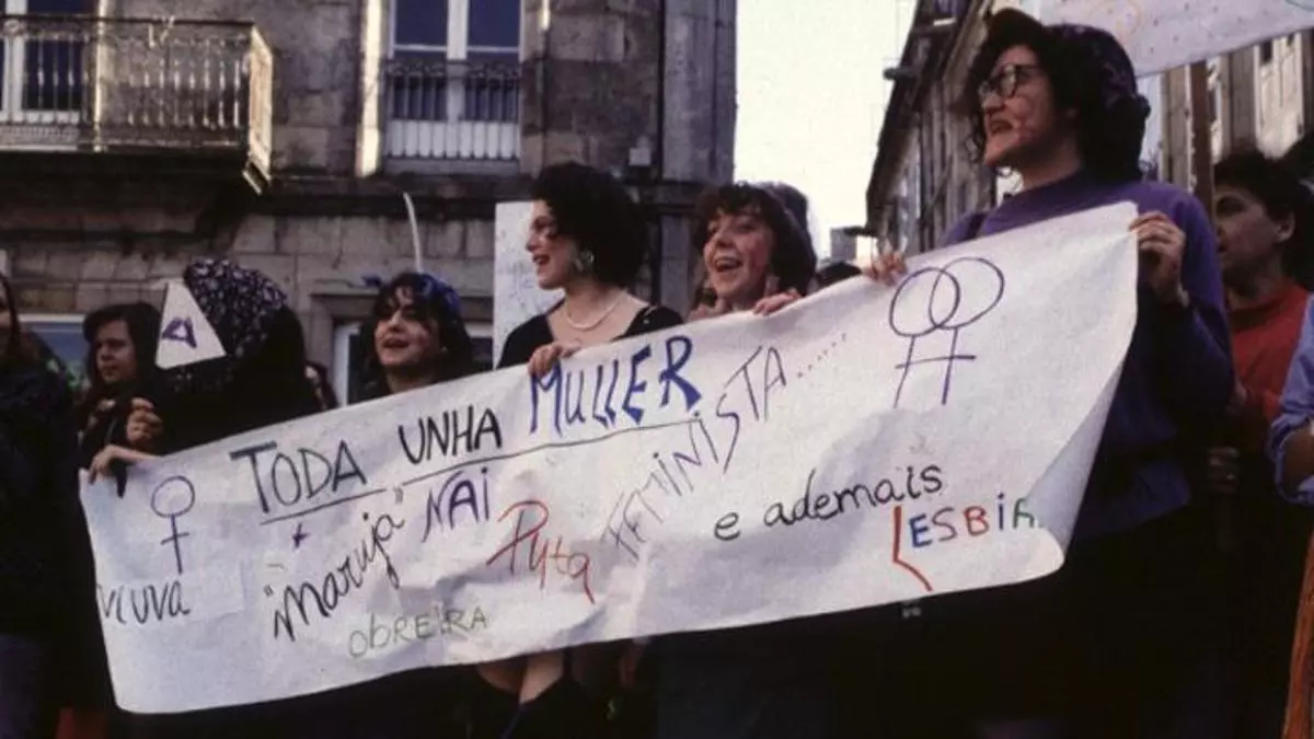 «Mulleres en loita»: la marea morada del 8M en Galicia