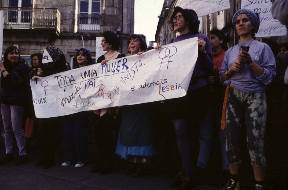 Manifestantes en Santiago de Compostela el 8M en 1992 (3).jpg