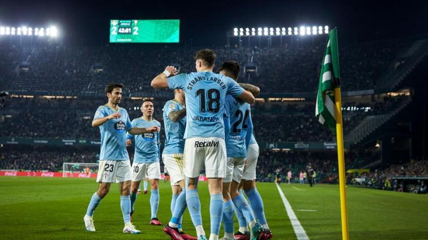 Los jugadores del Celta celebran uno de los goles ante el Betis. |  // EP