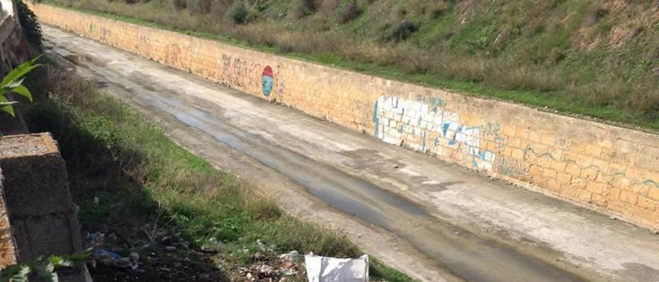 Dos de las sacas de basura recogidas.