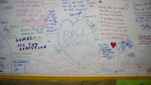 Mensajes de despedida en las Escoles Grisselda en el barrio de Sant Antoni, en Barcelona, centro que cerró en junio del 2019.